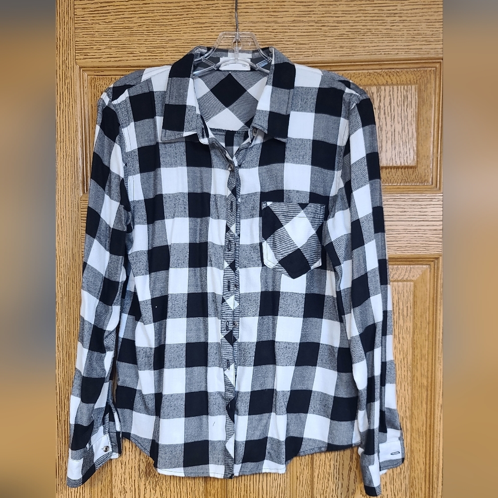 Maurices Bpack and White Cotton Plaid Button Up Shirt Size Large